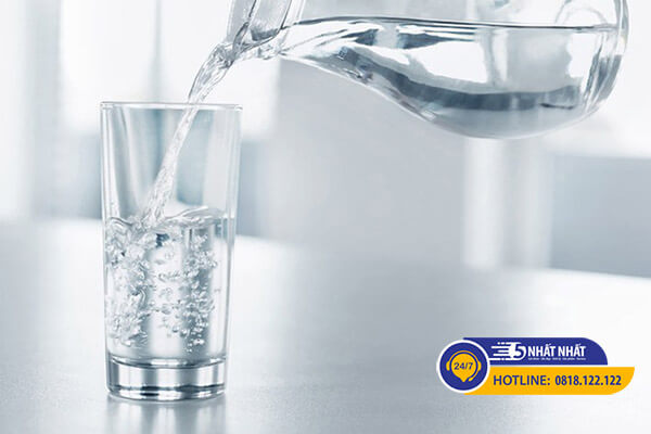 uống nhiều nước tránh tiêu chảy sau uống rượu