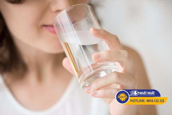 uống nước chữa đau đầu chóng mặt tại nhà