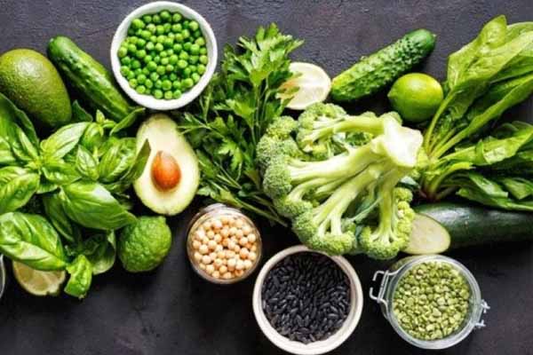 Thực phẩm phytoestrogen, rau củ xanh mát có tác dụng giảm triệu chứng khó chịu bốc hỏa tiền mãn kinh
