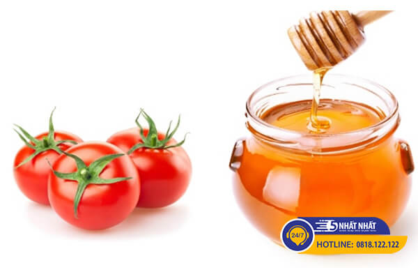 Mặt nạ kết hơp mật ong và cà chua cũng là phương pháp hữu hiệu
