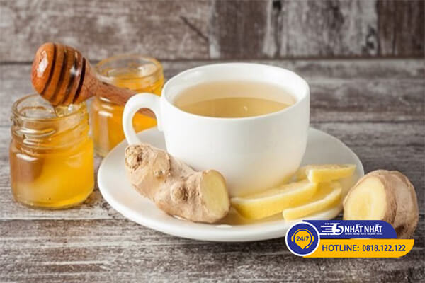 Một cốc trà gừng có thể giúp giảm triệu chứng cồn ruột, bụng đói cồn cào khi uống rượu