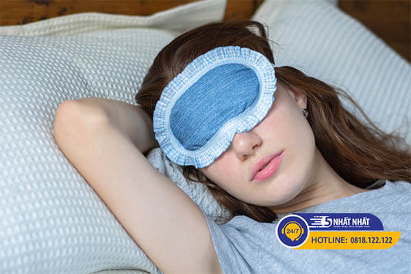 Ngủ đủ giấc làm cơ thể thư giãn, giúp giảm đau đầu thường xuyên