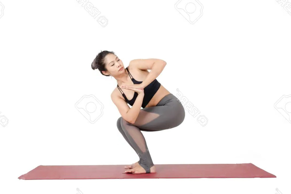 Detox yoga với tư thế Parivrtta Utkatasana (ghế vặn xoắn)