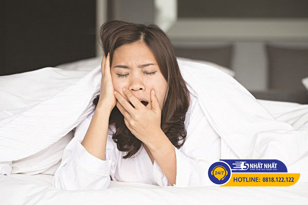 hormone nội tiết có thể gây ra đau đầu kèm buồn ngủ, mệt mỏi ở phụ nữ