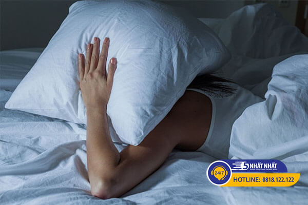 môi trường phòng ngủ không tốt gây thức giấc