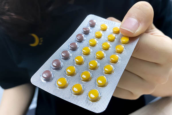 Sử dụng thuốc tránh thai khiến phụ nữ khô hạn ở tuổi 30