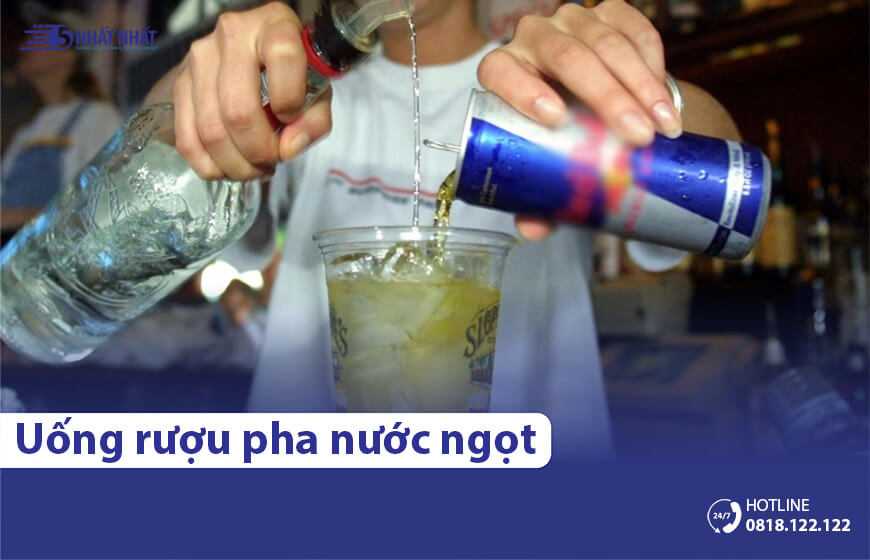 Uống rượu pha với nước ngọt nguy hiểm như thế nào?